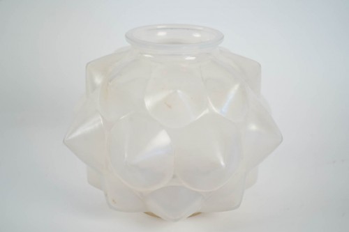 XXe siècle - René Lalique - Vase Champagne Opalescent