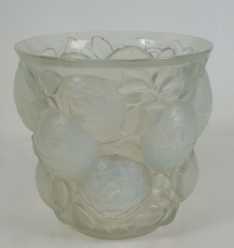 XXe siècle - René Lalique (1860-1945) - Vase  Opalescent "Oran"