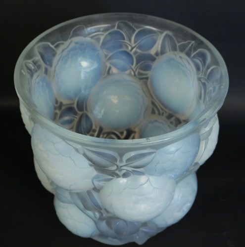 Antiquités - René Lalique (1860-1945) - Vase  Opalescent "Oran"