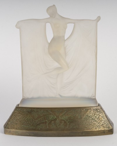 Antiquités - René Lalique (1860-1945) - "Suzanne" Statuette en verre opalescent