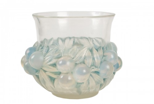 René Lalique Vase Opalescent "Prunes"