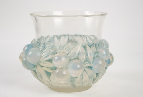 René Lalique Vase Opalescent "Prunes" - 