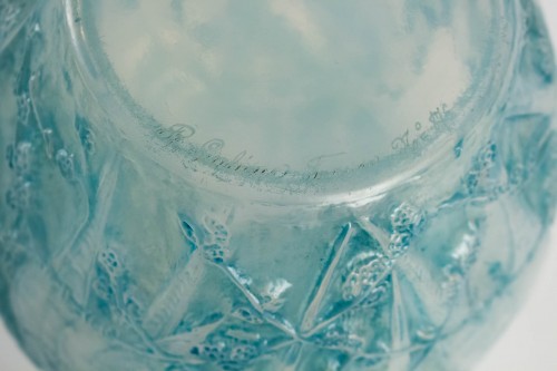Glass & Crystal  - René Lalique - Opalescent Vase &quot;Perruches&quot;
