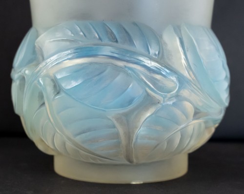 René Lalique - Vase opalescent "Lilas" ou Paire - Verrerie, Cristallerie Style 
