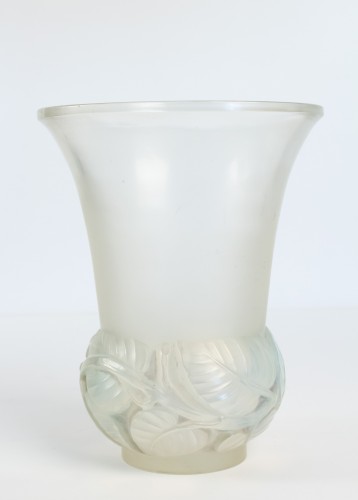 Verrerie, Cristallerie  - René Lalique - Vase opalescent "Lilas" ou Paire