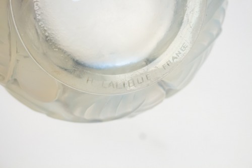  - René Lalique - Vase opalescent "Lilas" ou Paire
