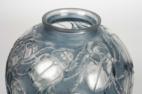 20th century - René LALIQUE (1860 1945) Vase Gros scarabée (1923)