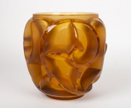 Verrerie, Cristallerie  - René LALIQUE (1860-1945) Vase "Tourbillons " Teinté Ambre