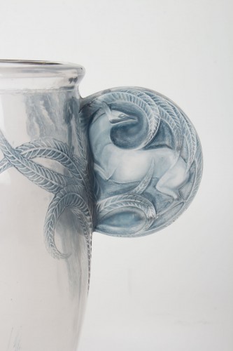 R Lalique Vase «Yvelines» dit aussi Vase «Oreilles biches» - Verrerie, Cristallerie Style 