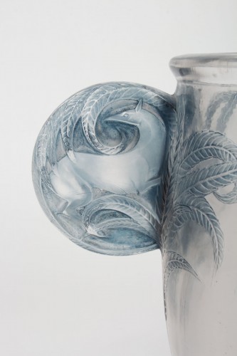 R Lalique Vase «Yvelines» dit aussi Vase «Oreilles biches» - Alexia Say