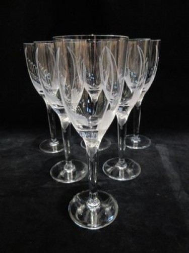 XXe siècle - Marc Lalique (1900 -1977)  - 10 Flûtes à Champagne "Sourire de Reims"