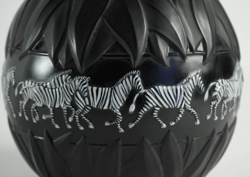 20th century - Marie Claude Lalique - Pair of &quot;Tanzania&quot; Zebras vases