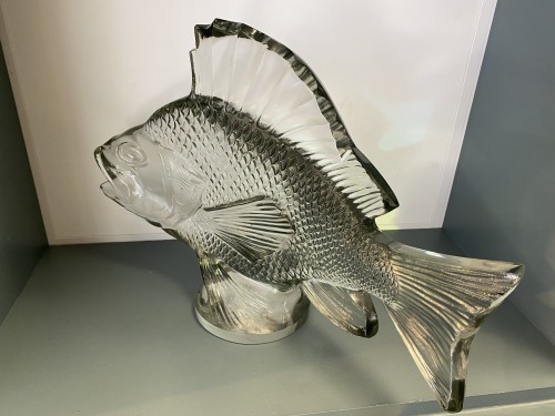 René LALIQUE (1860-1945) - Motif décoratif “Gros poisson algues” - Verrerie, Cristallerie Style 