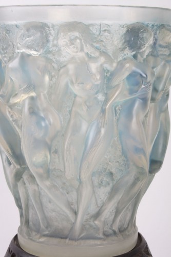 Verrerie, Cristallerie  - René Lalique (1860-1945)  - Vase «Bacchantes» Opalescent