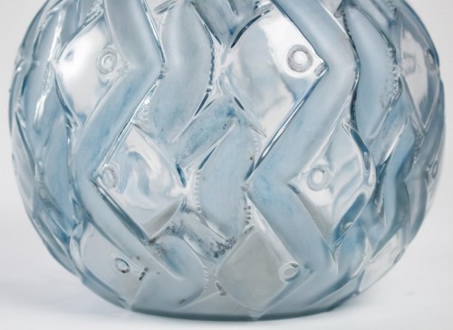 Glass & Crystal  - René Lalique Vase &quot;Penthievre&quot;.