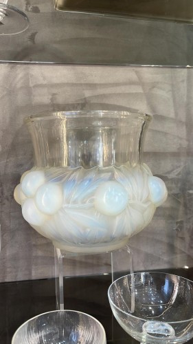 René Lalique - Opalescent &quot;Plums&quot; Vase - 