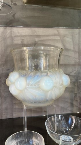 René Lalique - Vase "Prunes" Opalescent - Alexia Say