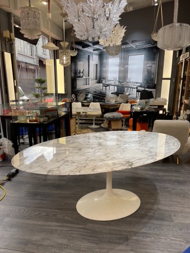 Mobilier Table & Guéridon - Eero Saarinen & Knoll International - Table ovale "Tulip" marbre Calacatta