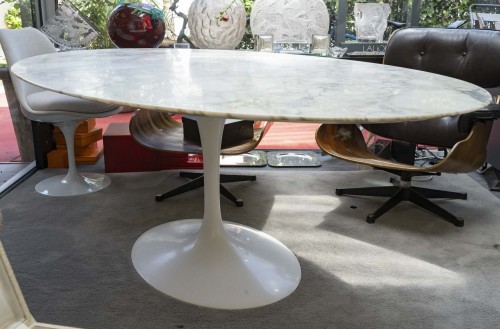  - Eero Saarinen &amp; Knoll International -  &quot;Tulip&quot; oval table  Calacatta marble