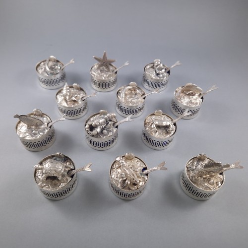silverware & tableware  - 12 Individual Salt Cellars / Place Card Holders In Sterling Silver