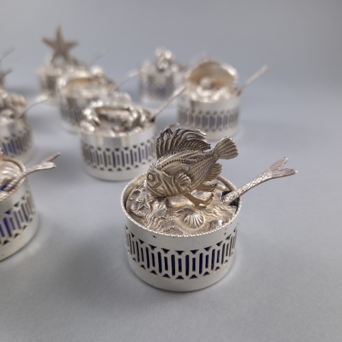20th century - 12 Individual Salt Cellars / Place Card Holders In Sterling Silver