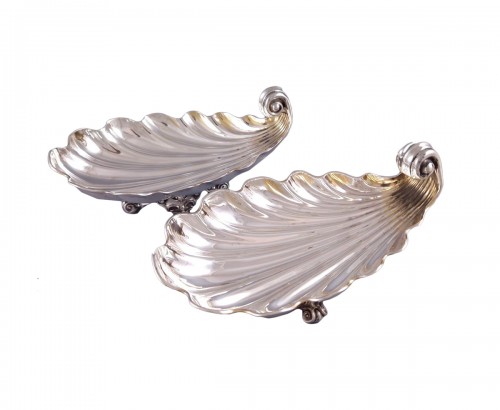 Pair Of Shell bowls In Sterling Silver