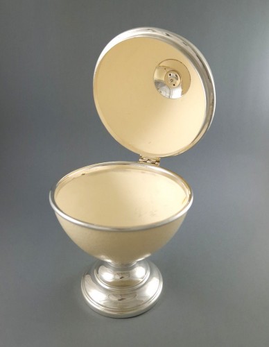 20th century - Ostrich Egg And Sterling Silver Box