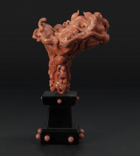 Corail rouge sculpté représentant une figure grotesque - Objets de Curiosité Style Années 50-60