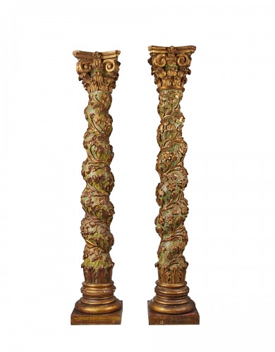 Paire de colonnes torchon en bois sculpté