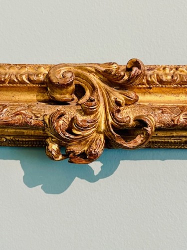 Decorative Objects  - Carved and golden wood frame 