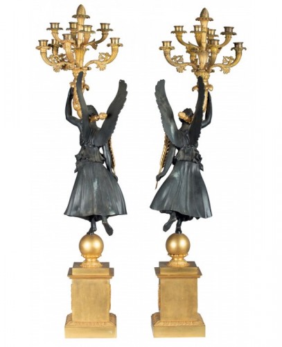 Luminaires Bougeoirs et Chandeliers - Grande paire de candélabres à huit bras en bronze doré