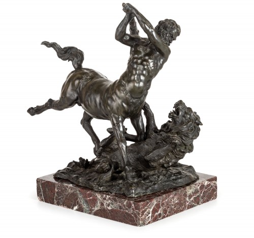 Centaure combattant un lion, groupe en bronze patiné