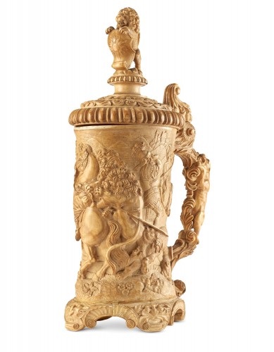 LARGE IVORY TANKARD  - Collectibles Style Louis XV