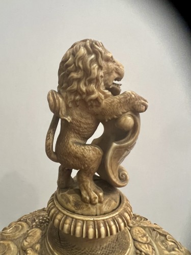 LARGE IVORY TANKARD  - Louis XV