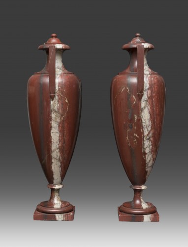 Pair of large &quot;Rosso antico&quot; marble vases. - Decorative Objects Style Louis XVI