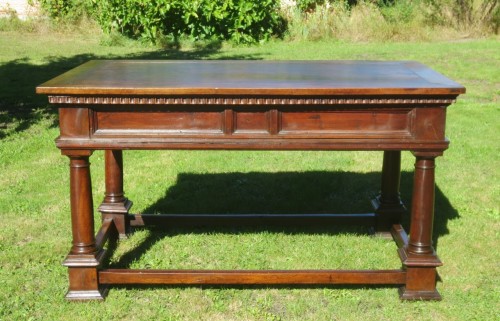 Walnut table, Italy late 16th century early 17th century - Furniture Style 