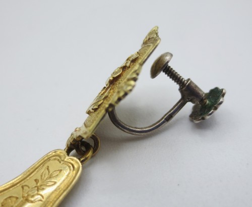Boucles d'oreilles, en or, vers 1830. - Louis-Philippe