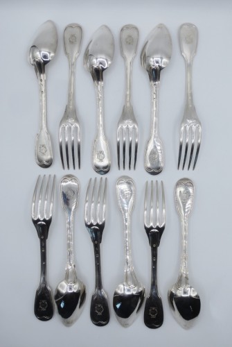 Twelve pieces of solid silver flatware, filet pattern, Paris Vieillard - Antique Silver Style Restauration - Charles X