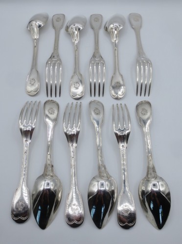 silverware & tableware  - Twelve pieces of solid silver flatware, filet pattern, Paris Vieillard