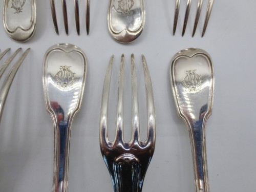 Twelve pieces of solid silver flatware, filet pattern, Paris Vieillard - 