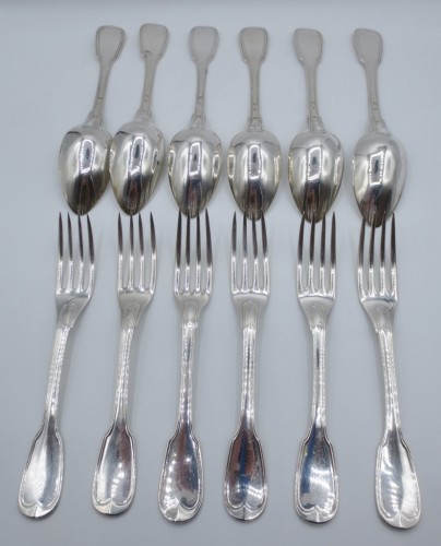 Antiquités - Twelve pieces of solid silver flatware, filet pattern, Paris Vieillard