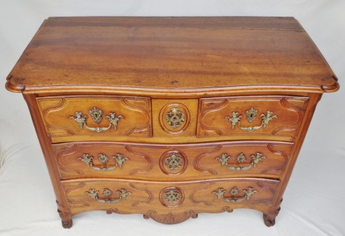 Commode galbée, estampillée Louis Noël Malle 1734-1782 - Mobilier Style 