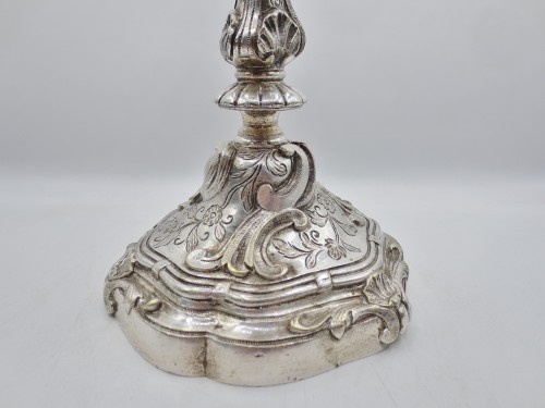 Luminaires Bougeoirs et Chandeliers - Paire de candélabres en bronze argenté