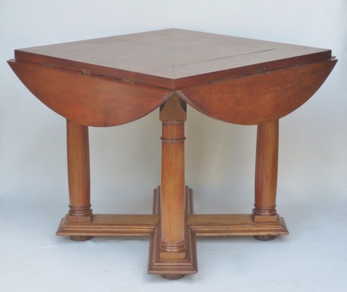 Antiquités - Table en noyer, XVIe siècle