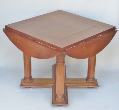 Antiquités - Table en noyer, XVIe siècle