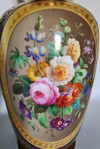 Céramiques, Porcelaines  - Vases en porcelaine d'époque Restauration