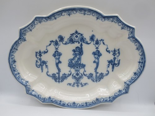 Plat en faïence de Moustiers, XVIIIe Siècle - Céramiques, Porcelaines Style 
