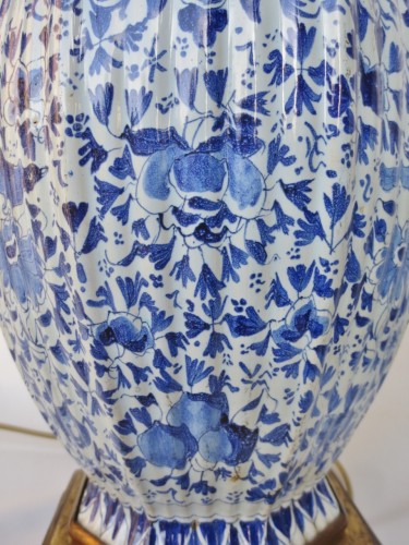 Antiquités - Pair of Delft Delft earthenware vases mounted as lamps