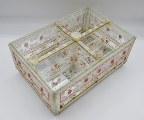 Antiquités - Glass case, mid-19th century