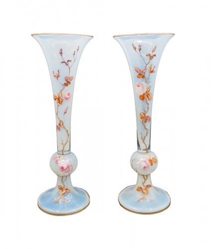 Vases en opaline, milieu du XIXe siècle